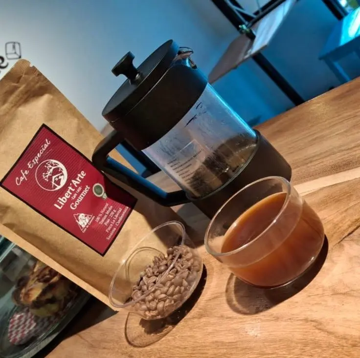 Cafe filtrado en método