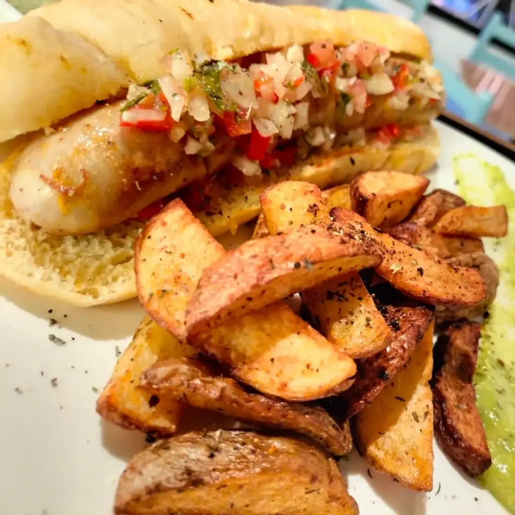 Salchicha gruyere con papas